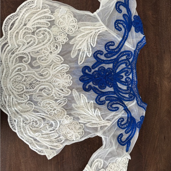 VENUS Blue and White Lace Blouse - Picture 7 of 7